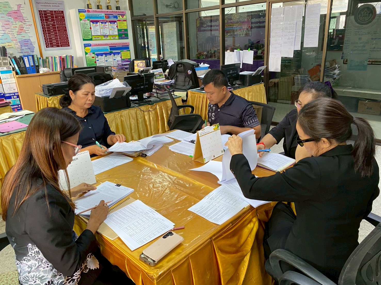 @ สพอ.อำเภอเมืองร้อยเอ็ด  : ประชุมวางแผนปฏิบัติราชการไตรมาส 1–2 ปีงบประมาณ 2569 เพื่อขับเคลื่อนการดำเนินงานพัฒนาชุมชน