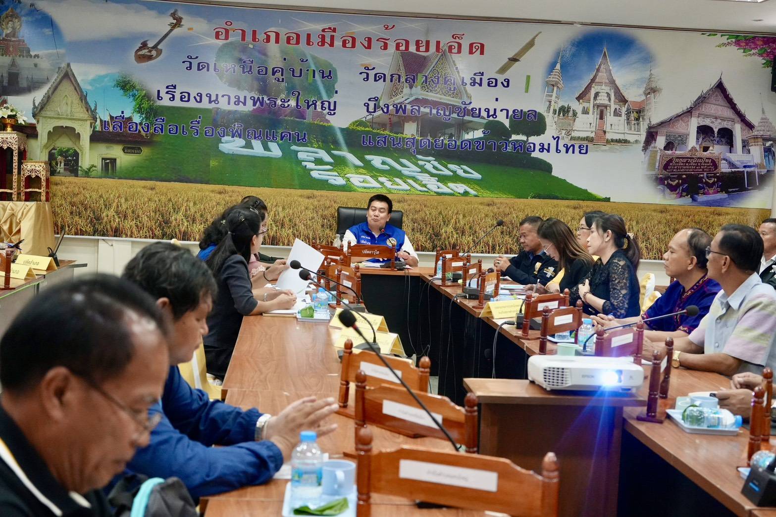 @ พช.เมืองร้อยเอ็ด : ร่วมประชุมหัวหน้าส่วนราชการ ผู้บริหารองค์กรปกครองส่วนท้องถิ่น กำนัน และคณะกรรมการบริหารงานอำเภอแบบบูรณาการ (กบอ.) ประจำเดือนพฤษภาคม 2569 ครั้งที่ 5/2569
