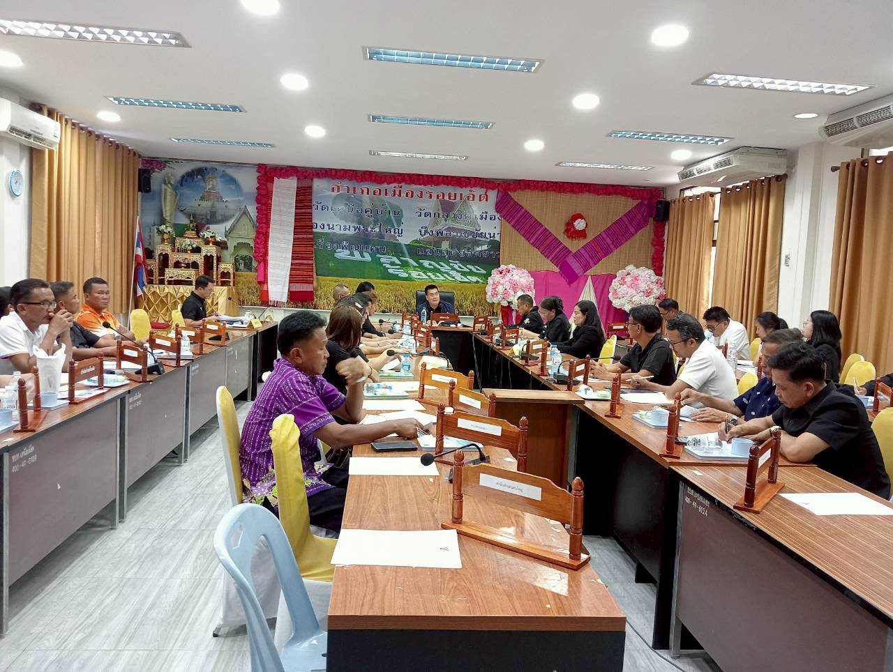 @ พช.เมืองร้อยเอ็ด : ร่วมประชุมหัวหน้าส่วนราชการ ผู้บริหารองค์กรปกครองส่วนท้องถิ่น กำนัน และคณะกรรมการบริหารงานอำเภอแบบบูรณาการ (กบอ.) ประจำเดือนมิถุนายน 2569 ครั้งที่ 6/2569